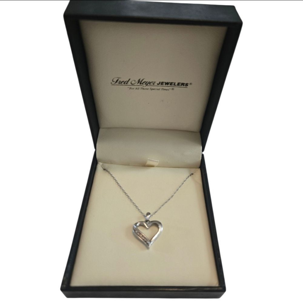 EC FRED MEYER JEWELERS DIAMOND AND STERLING SILVER PENDANT IN ORIGINAL BOX